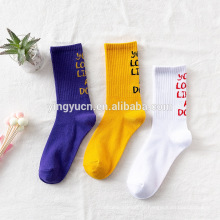 2019 weibliche Herbst Winter Koreanische Version College Wind Damen Plüsch Briefe Röhrensocken Typ Anti Slip Sport Socke